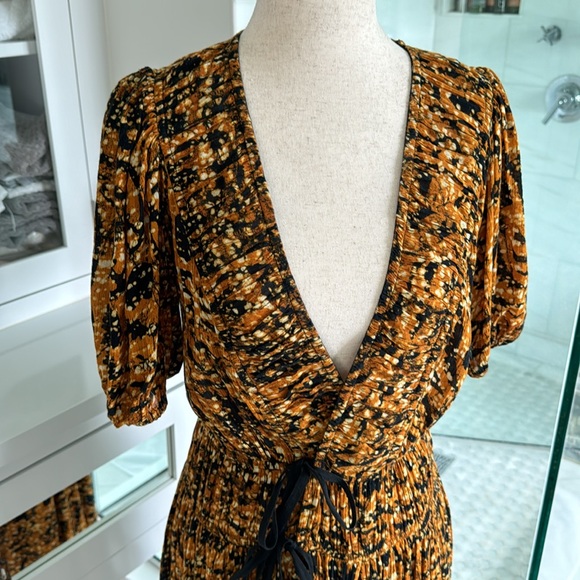 Ulla Johnson Kemala dress in Marigold. Wrap v neck dress. Excellent condition. - Picture 9 of 11